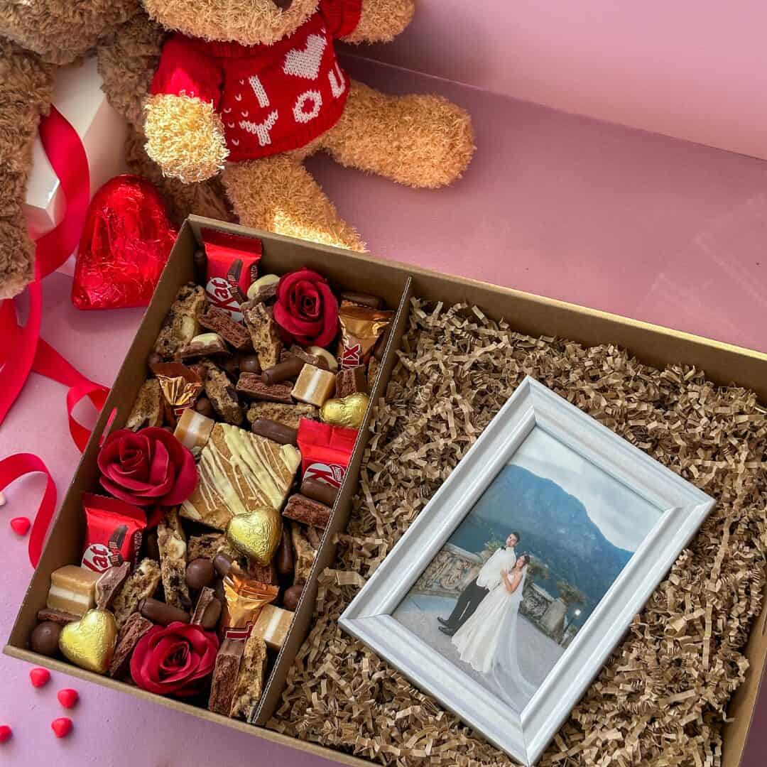 Dessert Box with Personalised Photo Frame Dessert Box with Personalised Photo Frame