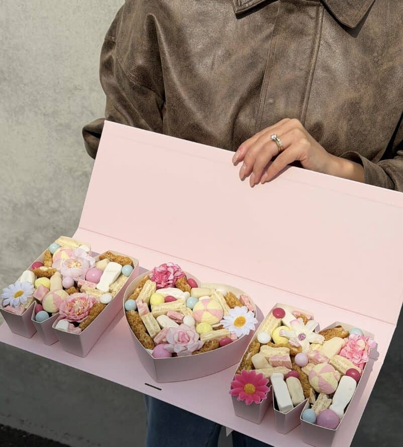 Large Mum Sweet Heart Dessert Box Large Mum Sweet Heart Dessert Box