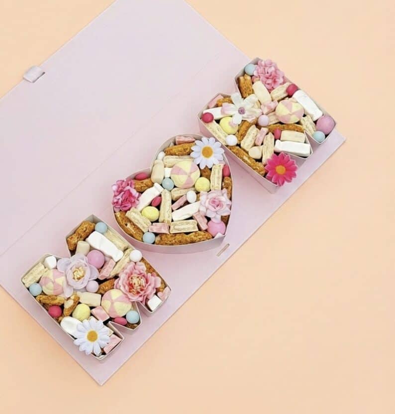 Large Mum Sweet Heart Dessert Box